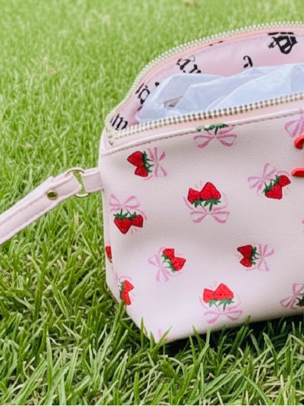 🍓Juicy Couture Pink Strawberry Purse with Heart Mirror Keychain SOLD❗️